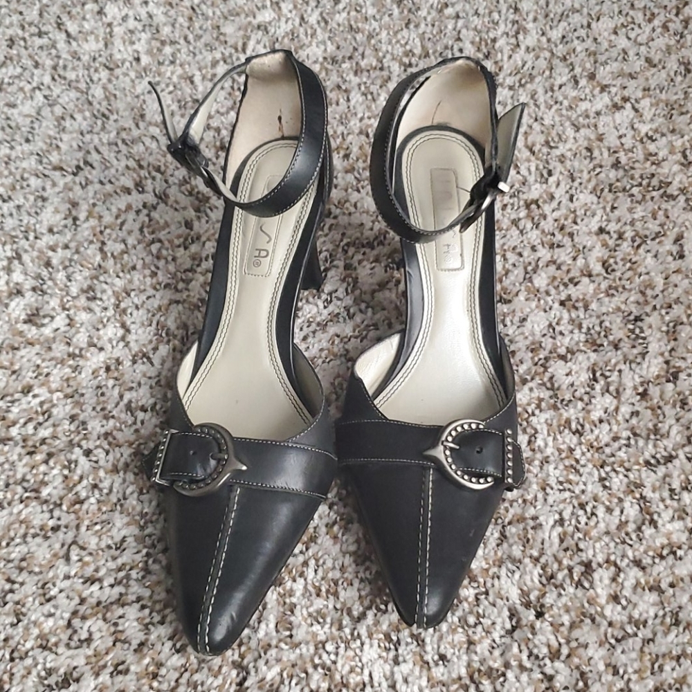 Black pumps size 5.5